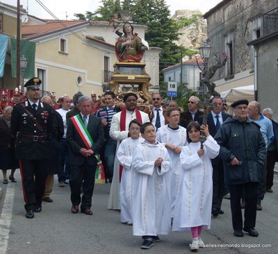 UN MOMENTO DELLA PROCESSIONE